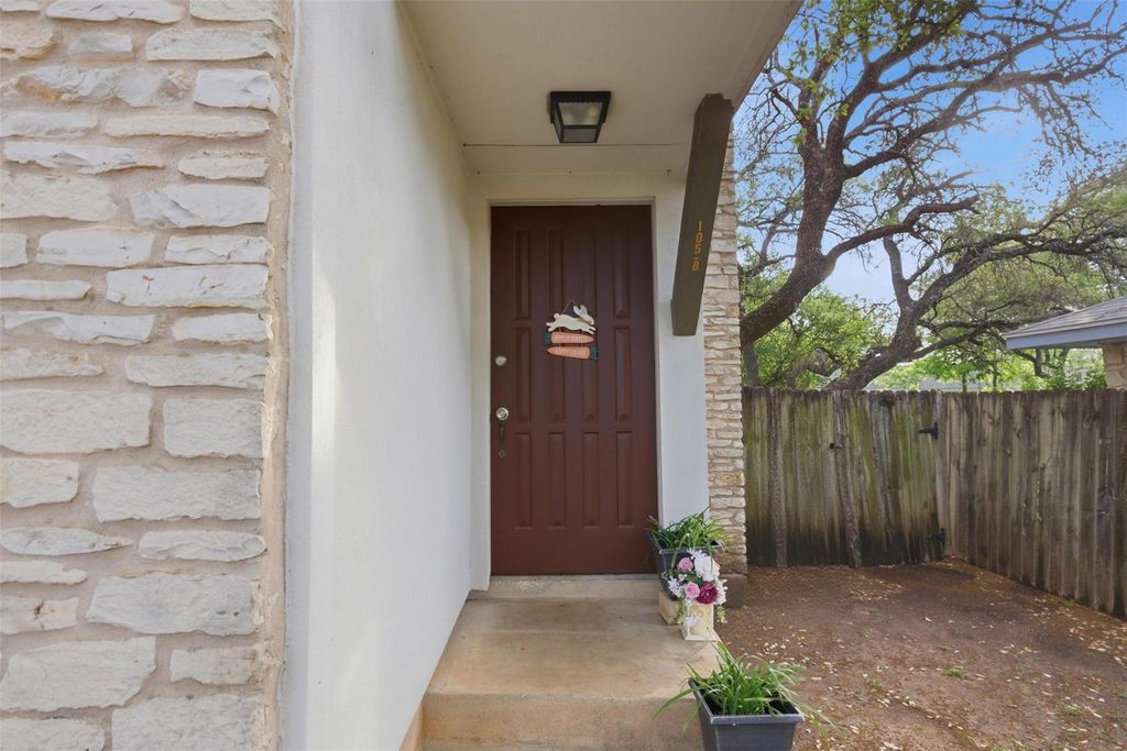 105 Norwood DR B, Georgetown, TX 78628