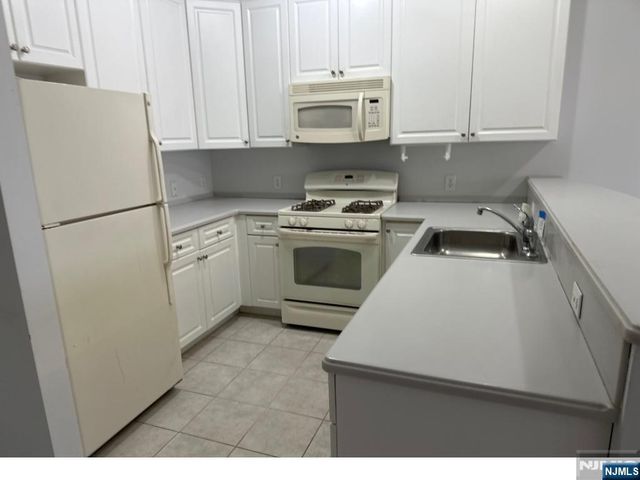 134 Cory Lane 134, Elmwood Park, NJ 07407