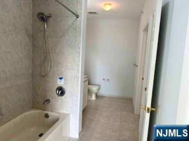 134 Cory Lane 134, Elmwood Park, NJ 07407