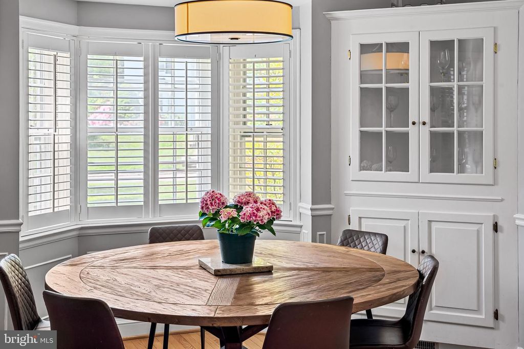 Image 11 of property listing at 212 SAINT DUNSTANS RD, Baltimore, MD 21212