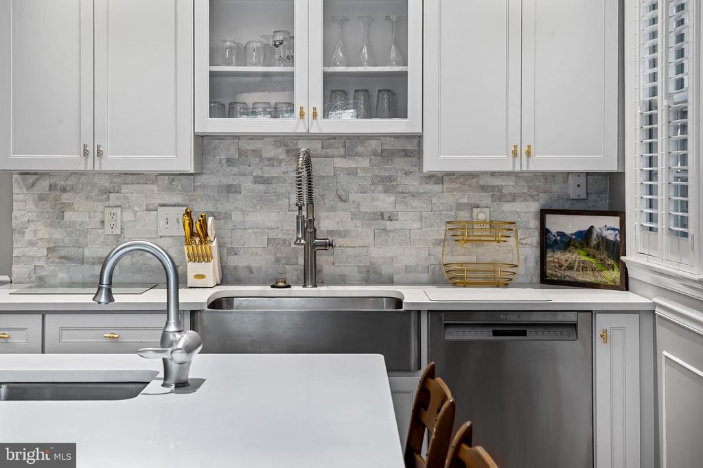 Image 14 of property listing at 212 SAINT DUNSTANS RD, Baltimore, MD 21212