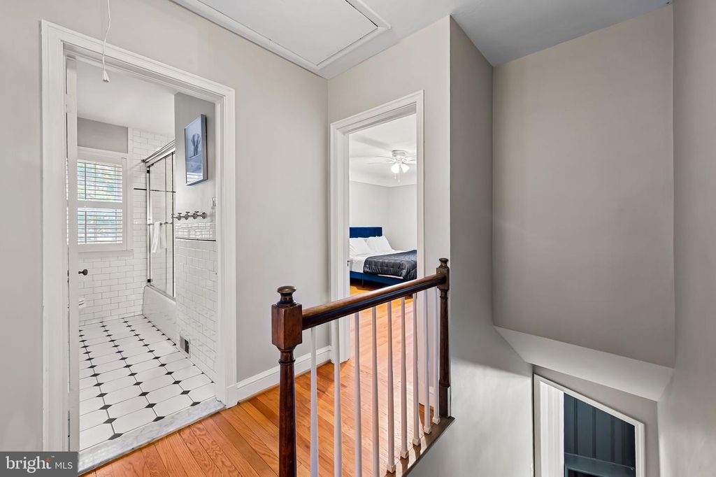 Image 18 of property listing at 212 SAINT DUNSTANS RD, Baltimore, MD 21212