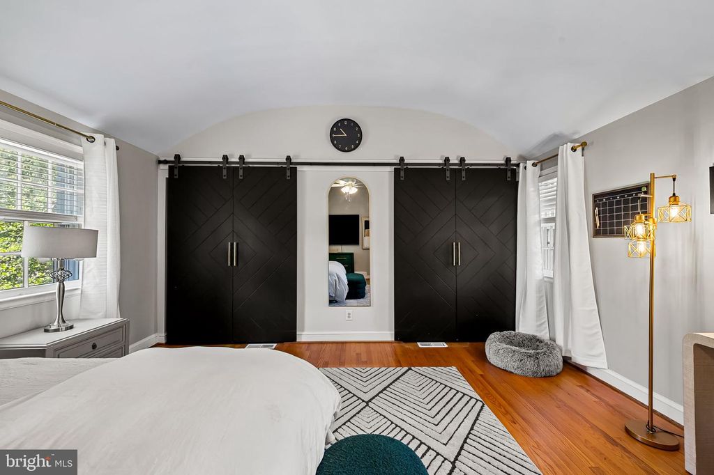 Image 21 of property listing at 212 SAINT DUNSTANS RD, Baltimore, MD 21212