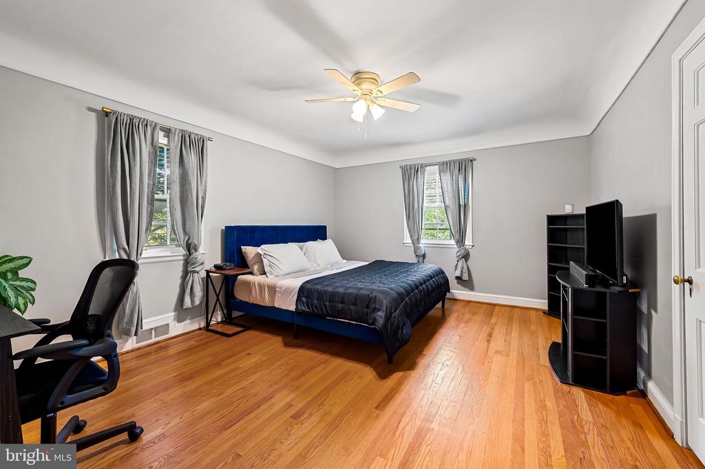 Image 26 of property listing at 212 SAINT DUNSTANS RD, Baltimore, MD 21212