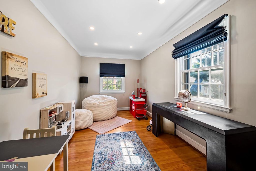 Image 27 of property listing at 212 SAINT DUNSTANS RD, Baltimore, MD 21212