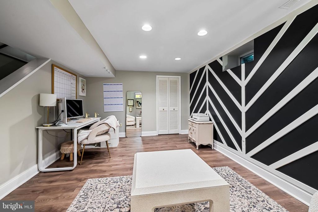 Image 33 of property listing at 212 SAINT DUNSTANS RD, Baltimore, MD 21212