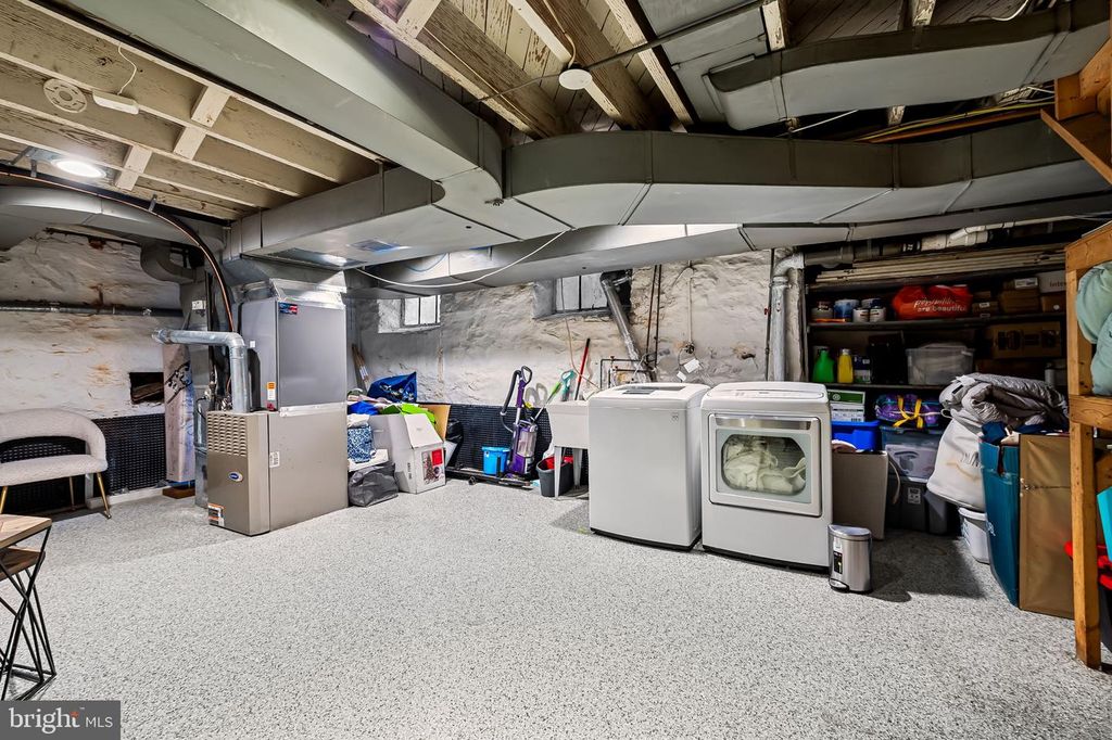 Image 34 of property listing at 212 SAINT DUNSTANS RD, Baltimore, MD 21212