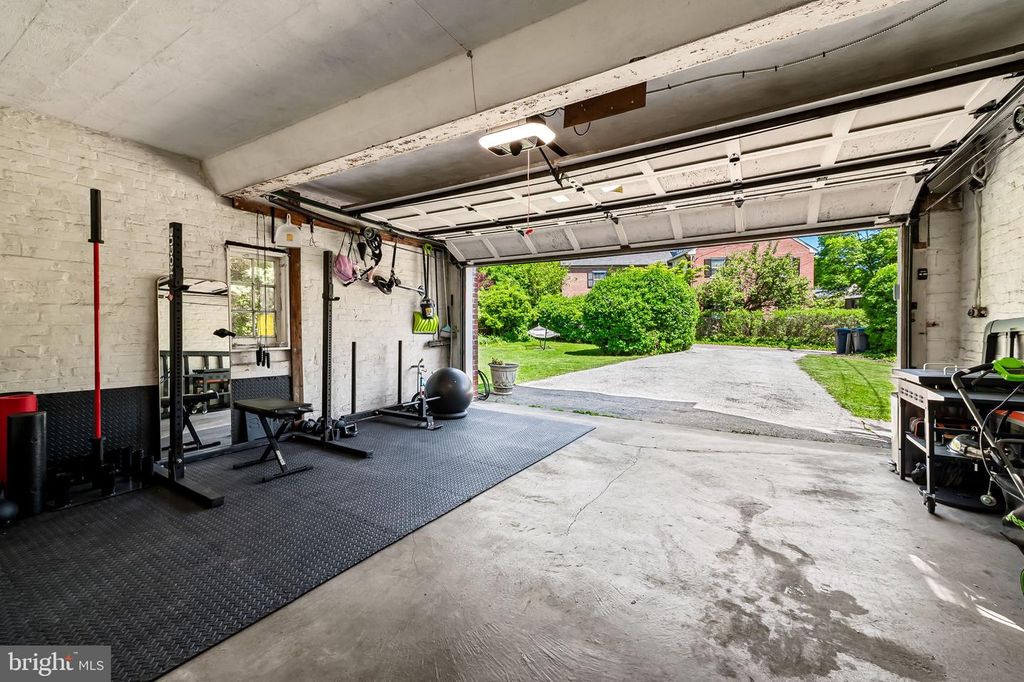Image 35 of property listing at 212 SAINT DUNSTANS RD, Baltimore, MD 21212