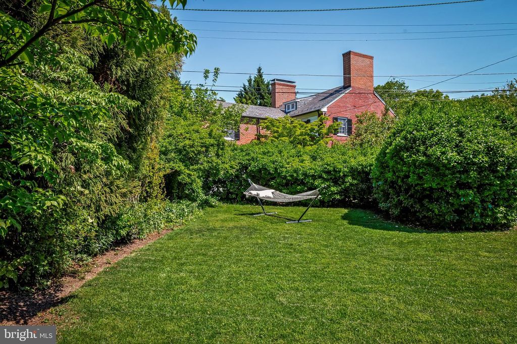 Image 38 of property listing at 212 SAINT DUNSTANS RD, Baltimore, MD 21212