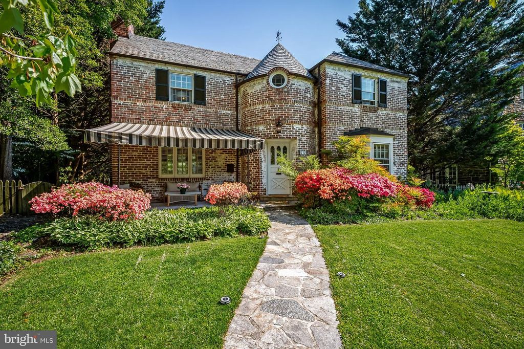 Image 46 of property listing at 212 SAINT DUNSTANS RD, Baltimore, MD 21212