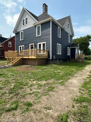11 1ST Street, Oxford Village, MI 48371