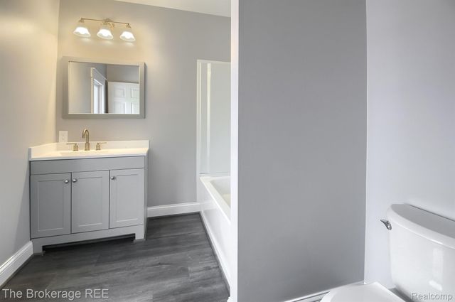 11 1ST Street, Oxford Village, MI 48371