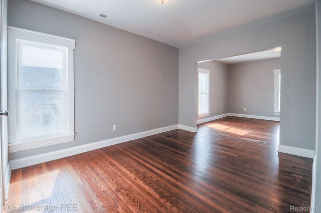 11 1ST Street, Oxford Village, MI 48371