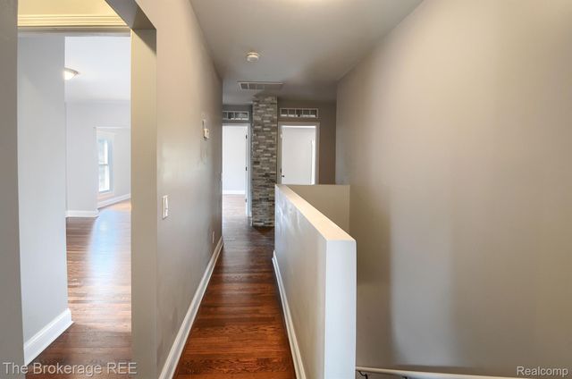 11 1ST Street, Oxford Village, MI 48371