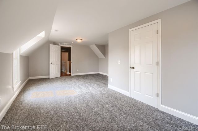 11 1ST Street, Oxford Village, MI 48371