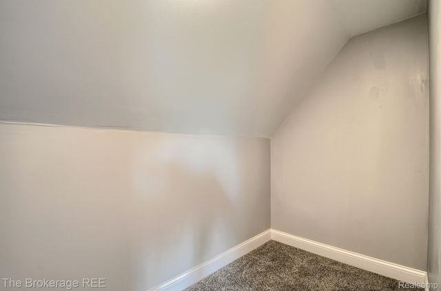 11 1ST Street, Oxford Village, MI 48371