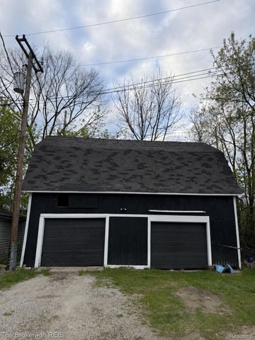 11 1ST Street, Oxford Village, MI 48371