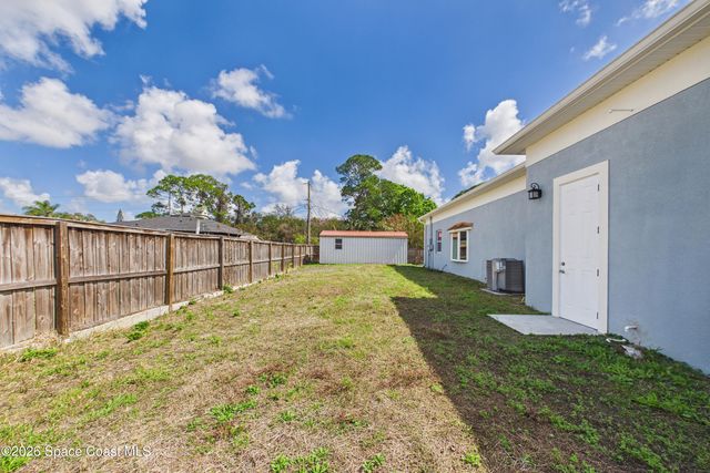 757 Donau Avenue NW, Palm Bay, FL 32907