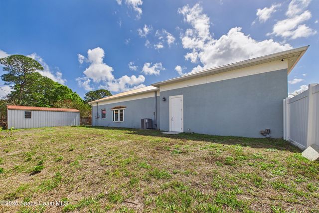 757 Donau Avenue NW, Palm Bay, FL 32907