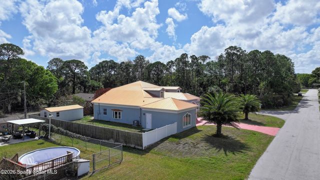 757 Donau Avenue NW, Palm Bay, FL 32907