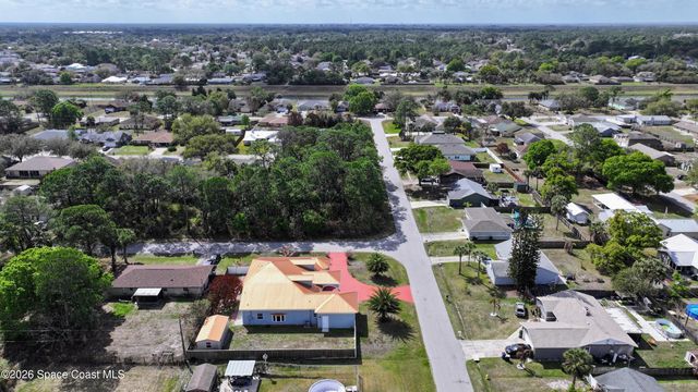 757 Donau Avenue NW, Palm Bay, FL 32907