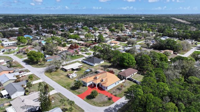 757 Donau Avenue NW, Palm Bay, FL 32907