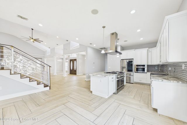 757 Donau Avenue NW, Palm Bay, FL 32907