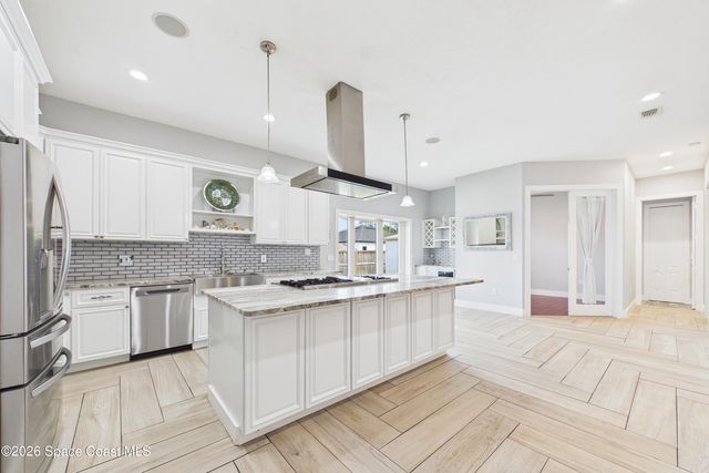 757 Donau Avenue NW, Palm Bay, FL 32907