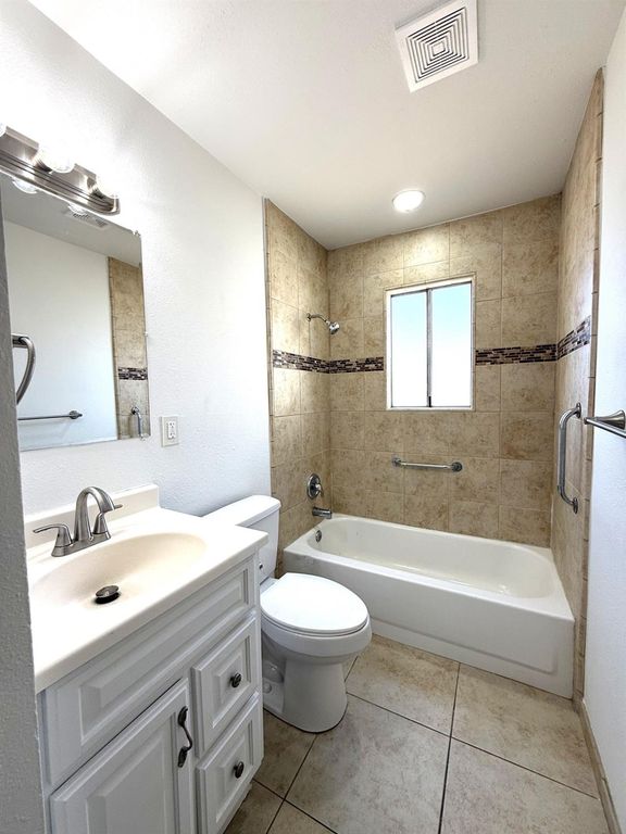 Image 10 of property listing at 1105 N Thorne Avenue, Fresno, CA 93728