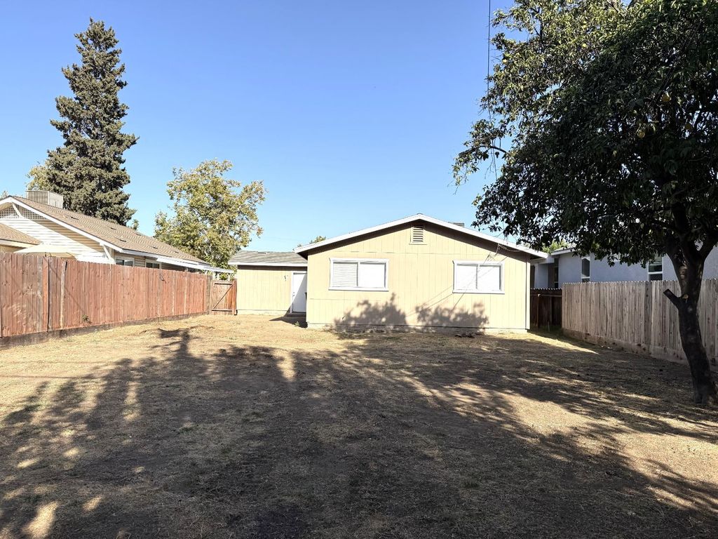 Image 18 of property listing at 1105 N Thorne Avenue, Fresno, CA 93728