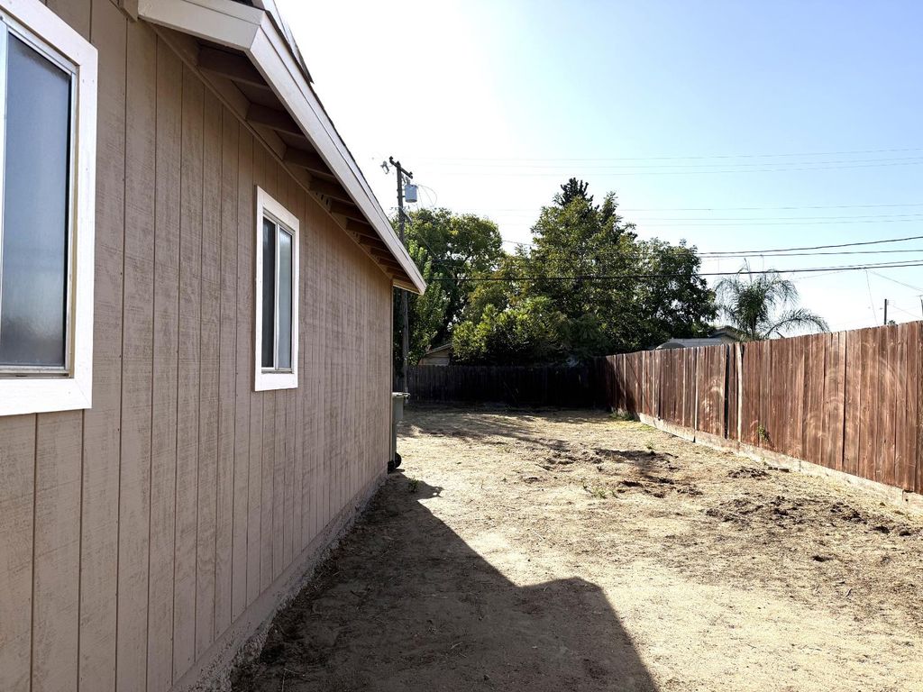 Image 19 of property listing at 1105 N Thorne Avenue, Fresno, CA 93728
