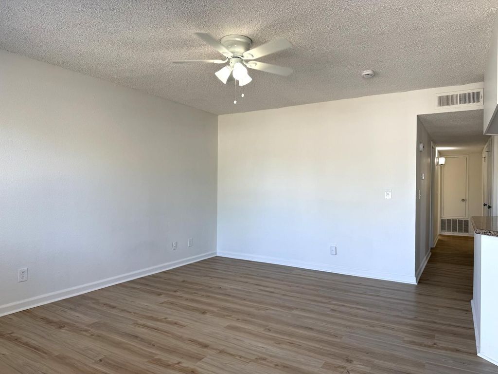 Image 3 of property listing at 1105 N Thorne Avenue, Fresno, CA 93728
