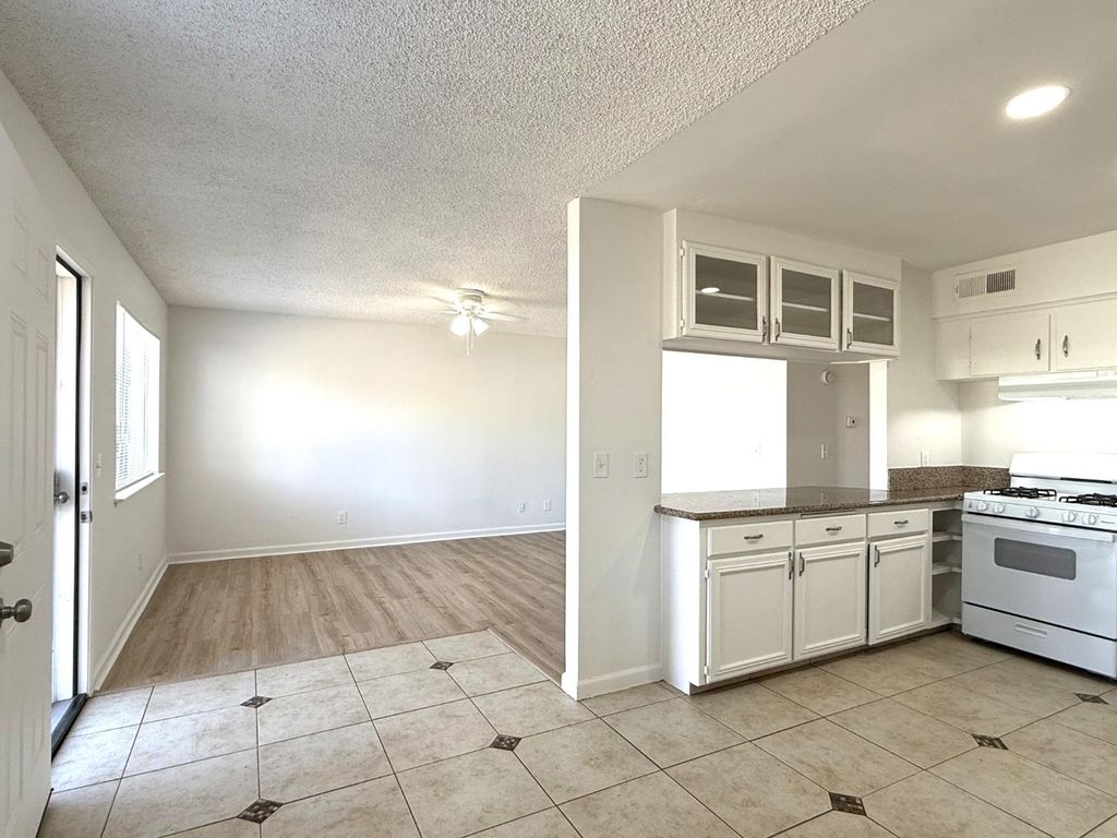 Image 4 of property listing at 1105 N Thorne Avenue, Fresno, CA 93728