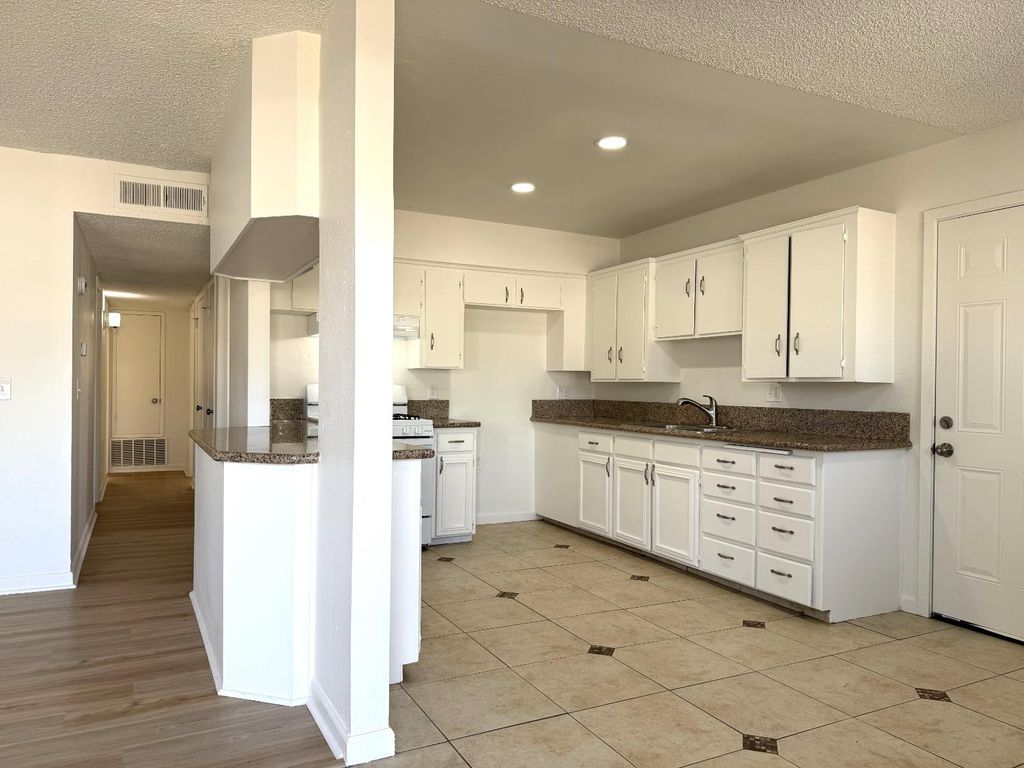 Image 5 of property listing at 1105 N Thorne Avenue, Fresno, CA 93728