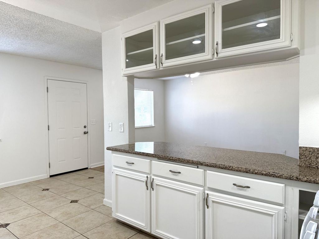 Image 7 of property listing at 1105 N Thorne Avenue, Fresno, CA 93728