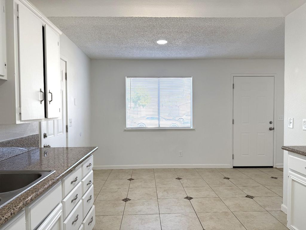 Image 8 of property listing at 1105 N Thorne Avenue, Fresno, CA 93728