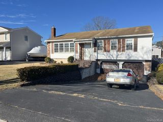 5 Louis Place, Nesconset, NY 11767