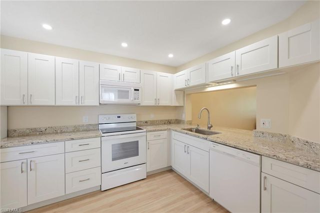 7756 Jewel LN 204, Naples, FL 34109