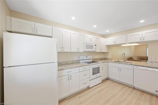 7756 Jewel LN 204, Naples, FL 34109