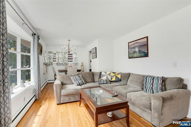 137 Lincoln Place, Waldwick, NJ 07463