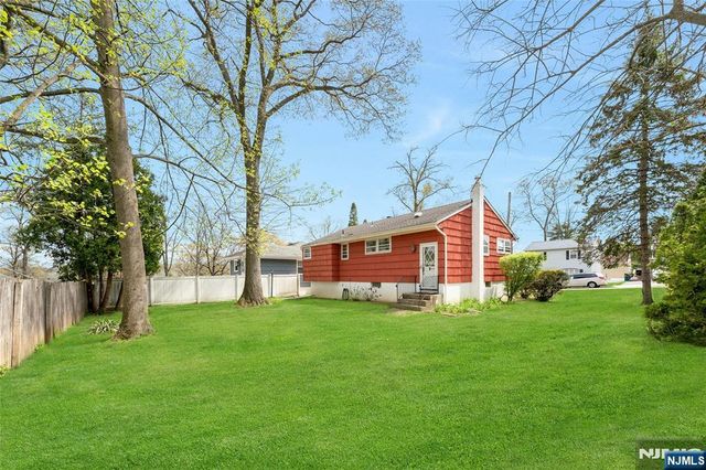 137 Lincoln Place, Waldwick, NJ 07463