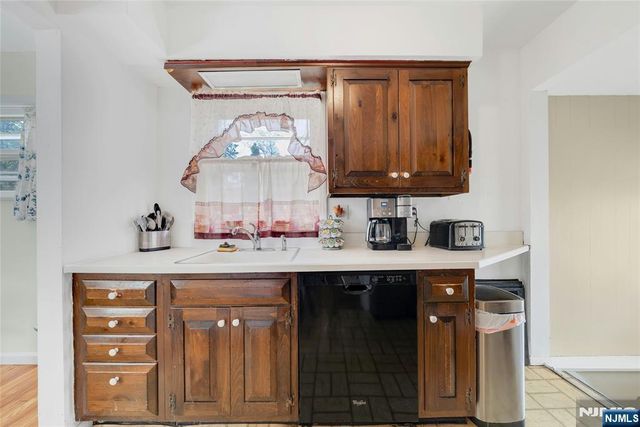 137 Lincoln Place, Waldwick, NJ 07463