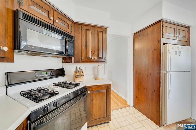 137 Lincoln Place, Waldwick, NJ 07463