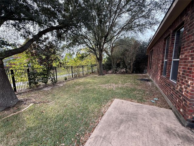 18419 S Raven Shore Drive, Cypress, TX 77433