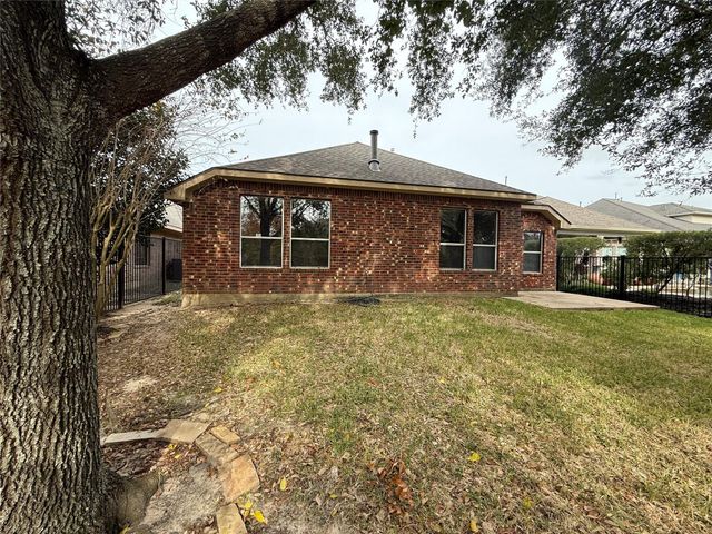 18419 S Raven Shore Drive, Cypress, TX 77433