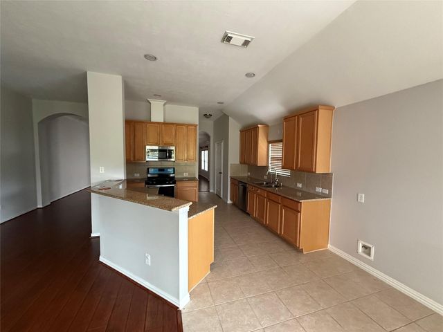 18419 S Raven Shore Drive, Cypress, TX 77433