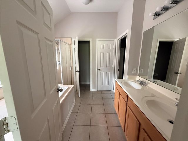 18419 S Raven Shore Drive, Cypress, TX 77433