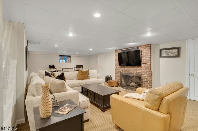 37 Afterglow Avenue, Verona Twp., NJ 07044