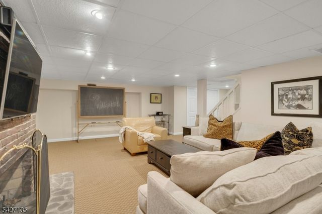 37 Afterglow Avenue, Verona Twp., NJ 07044