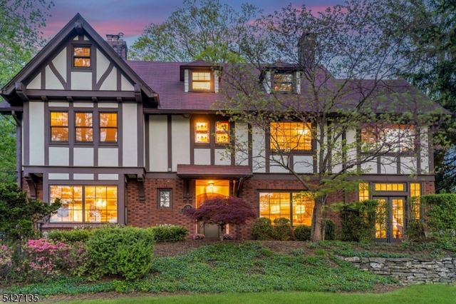 37 Afterglow Avenue, Verona Twp., NJ 07044